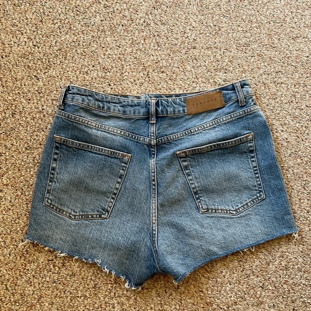 Topshop Cutoff Denim High Waisted Light Blue Raw Hem Mom Shorts - Like New!